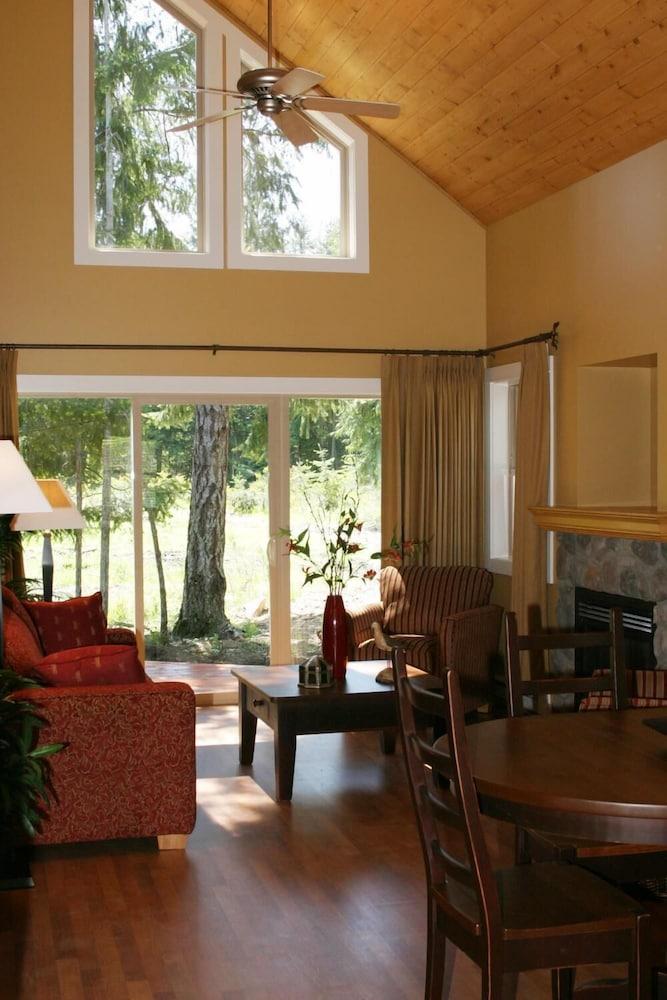 Oceanside Village Resort Parksville Exterior foto
